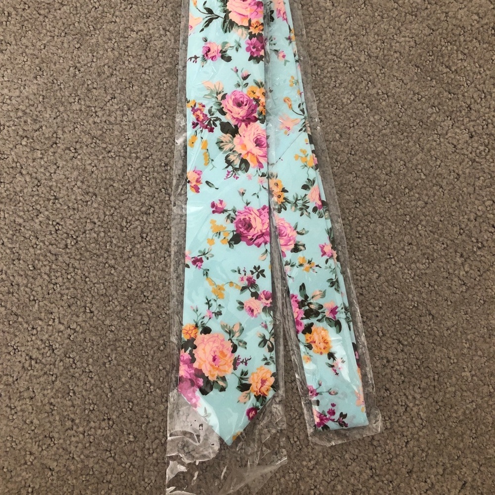 Turquoise floral necktie